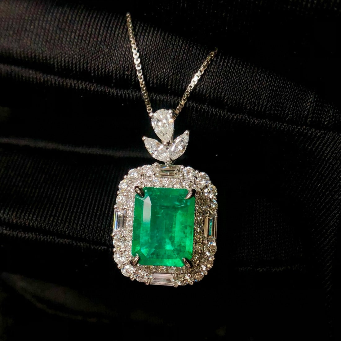 14k Gold 2.84 Ctw Natural Emerald & Diamond Pendant( Without Chain ) - 5