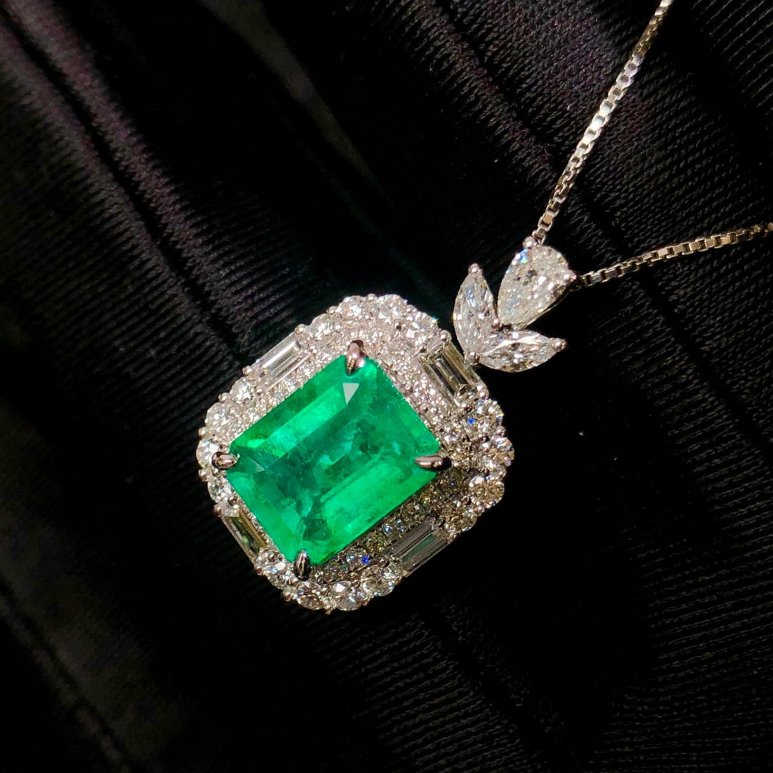 14k Gold 2.84 Ctw Natural Emerald & Diamond Pendant( Without Chain ) - 6