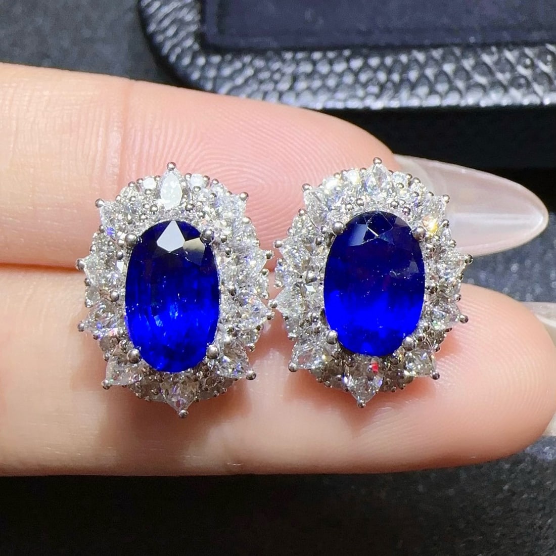 14k Gold 5.66 Ctw Natural Sapphire & Diamond Earrings: Ref:230977191 // gold content:14k gold // main gemstone:sapphire // shape:oval // carat weight:3. 75ct // color:blue // treatment:natural // // adjacent gemstone 2 : diamond // shape:multiply // carat