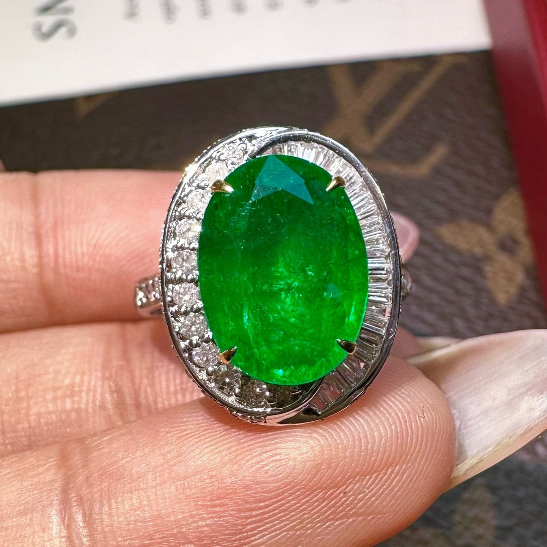 14k Gold 4.1 Ct Natural Emerald & Diamond Ring - 2