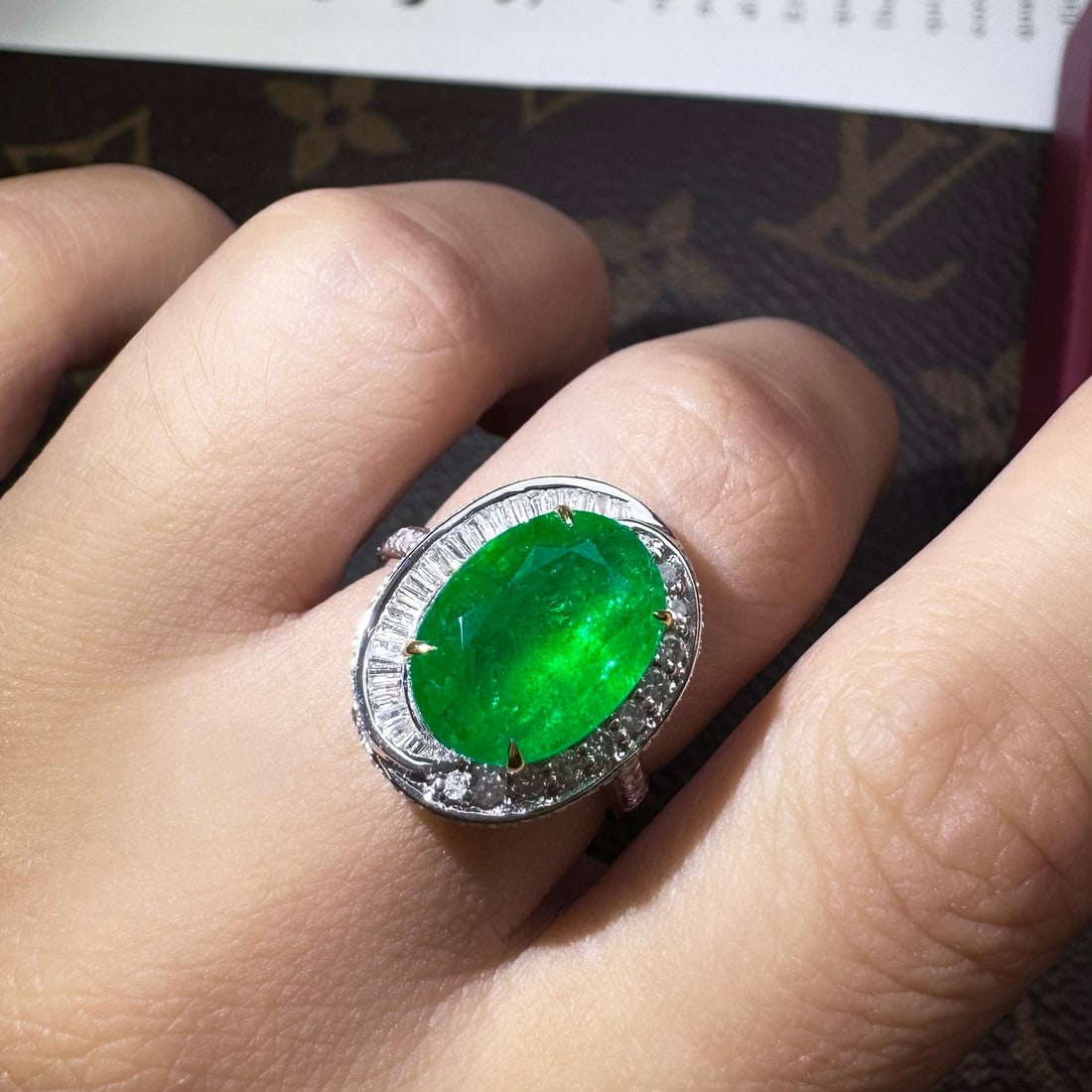 14k Gold 4.1 Ct Natural Emerald & Diamond Ring - 4