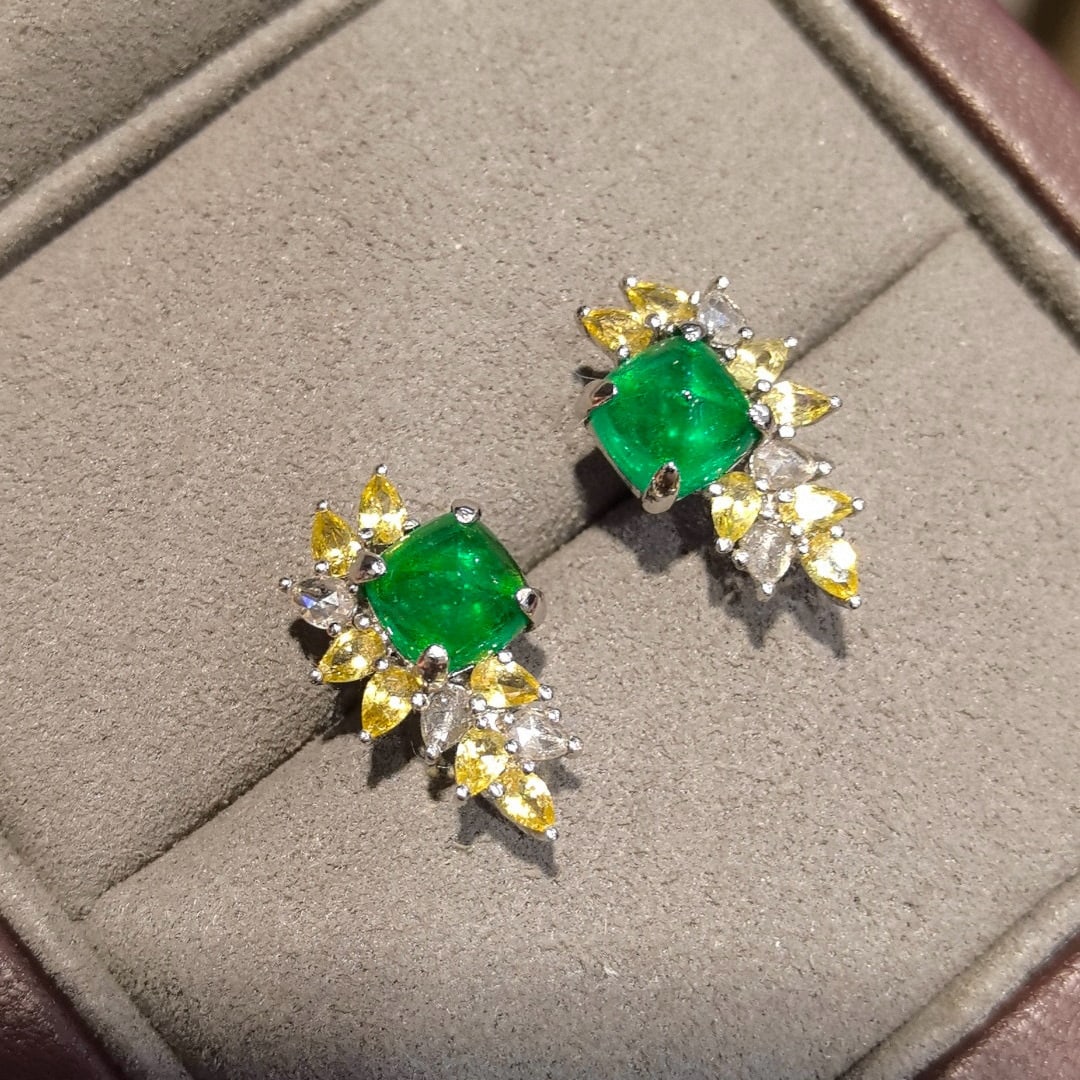 14k Gold 3.24 Ctw Natural Emerald & Diamond Earrings: Ref:230977201 // gold content:14k gold // main gemstone:emerald // shape:suger-loaf // carat weight:2. 98ct // color:green // treatment:natural // // adjacent gemstone 2 : diamond // shape:pear //