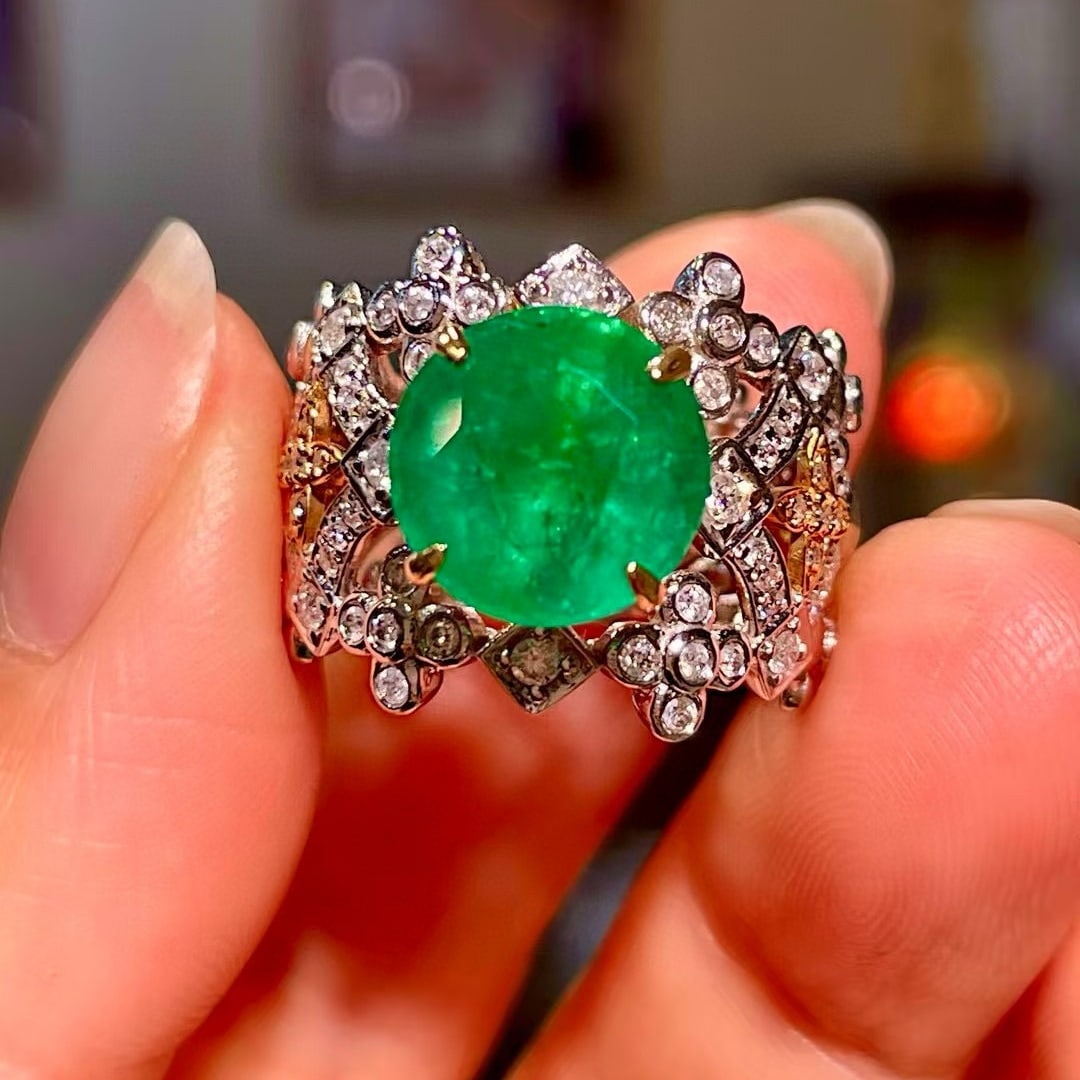 14k Gold 4.40 Ctw Vivid Green Natural Emerald & Diamond Ring: Ref:230977228 // gold content:14k gold // ring size:7. 25us // // main gemstone:emerald // shape:round // carat weight:3. 82ct // color:vivid green // treatment:natural // cut grade:g // // adjacent g