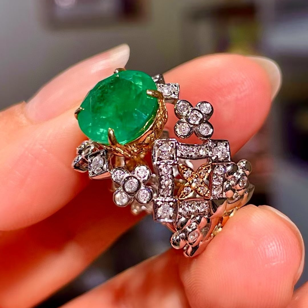 14k Gold 4.40 Ctw Vivid Green Natural Emerald & Diamond Ring - 3