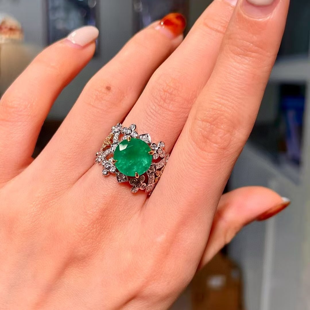 14k Gold 4.40 Ctw Vivid Green Natural Emerald & Diamond Ring - 4