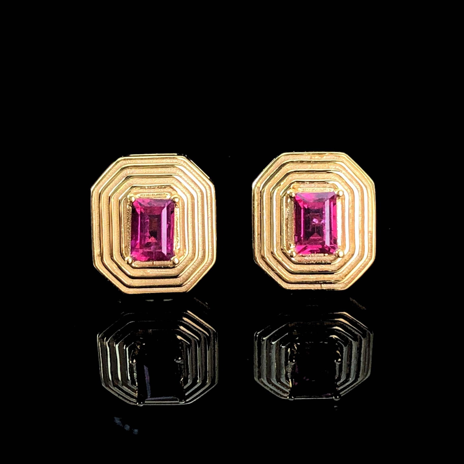 14k Gold 0.72 Ct Natural Ruby Earrings: Ref:230977255 // gold content:14k gold // main gemstone:ruby // shape:octagonal // carat weight:0. 72ct // color:red // treatment:natural //