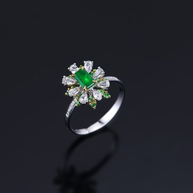 14k Gold 0.57 Ctw Vivid Green Natural Emerald & Diamond Ring - 4