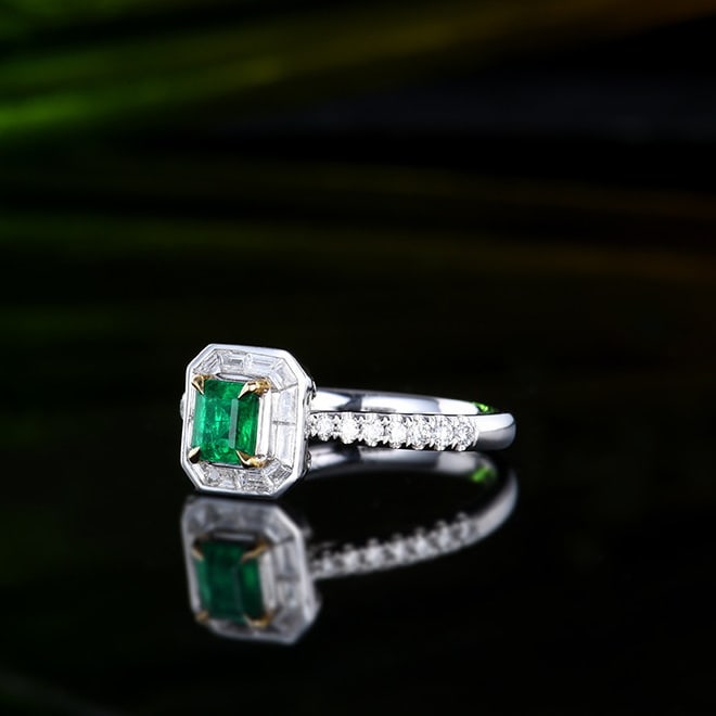 14k Gold 0.79 Ctw Vivid Green Natural Emerald & Diamond Ring - 2
