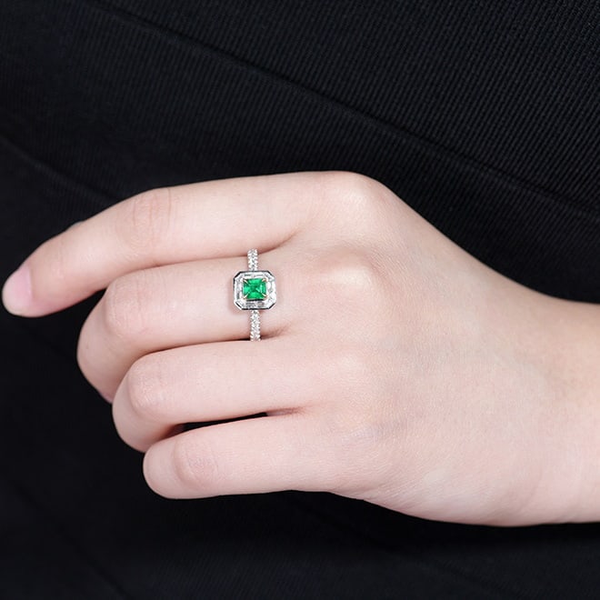 14k Gold 0.79 Ctw Vivid Green Natural Emerald & Diamond Ring - 6