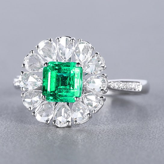 14k Gold 1.52 Ctw Vivid Green Natural Emerald & Diamond Ring: Ref:230978112 // gold content:14k gold // ring size:7. 25us // // main gemstone:emerald // shape:octagonal // carat weight:0. 92ct // color:vivid green // treatment:natural // // adjacent gemstone 2 :