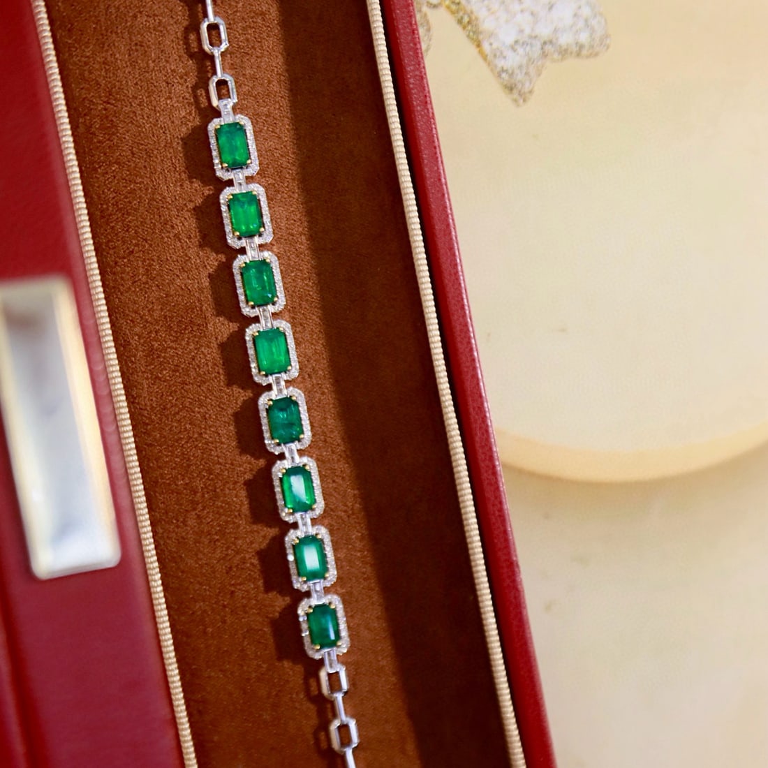14k Gold 4.70 Ctw Vivid Green Natural Emerald & Diamond Bracelet - 2