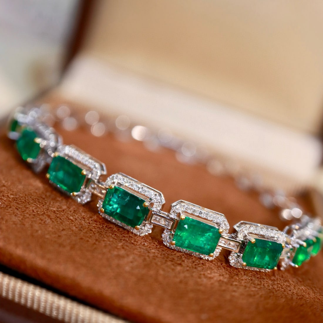 14k Gold 4.70 Ctw Vivid Green Natural Emerald & Diamond Bracelet - 3