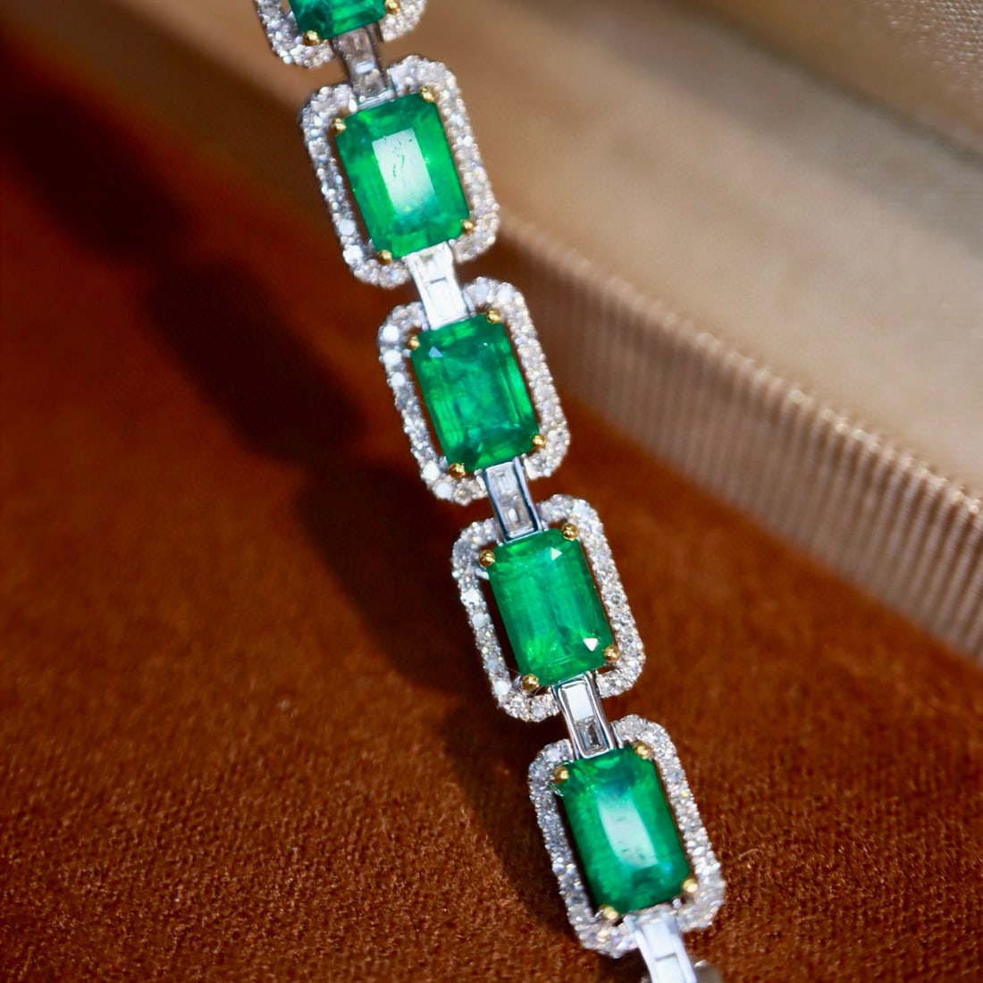 14k Gold 4.70 Ctw Vivid Green Natural Emerald & Diamond Bracelet - 5