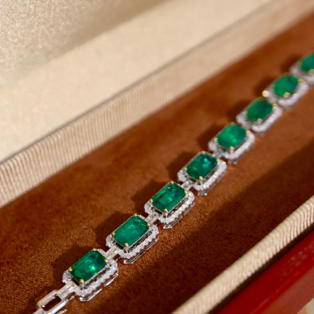 14k Gold 4.70 Ctw Vivid Green Natural Emerald & Diamond Bracelet - 6