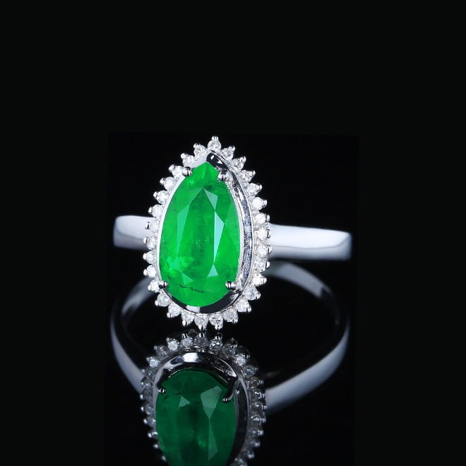 14k Gold 1.7 Ct Vivid Green Natural Emerald & Diamond Ring - 2