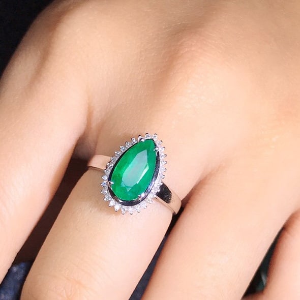 14k Gold 1.7 Ct Vivid Green Natural Emerald & Diamond Ring - 6