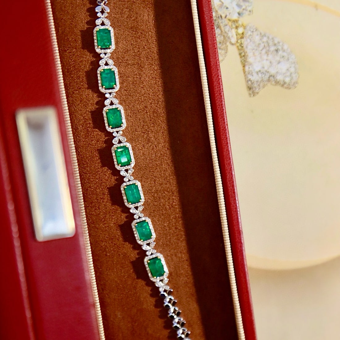 14k Gold 4.91 Ctw Natural Emerald & Diamond Bracelet - 3