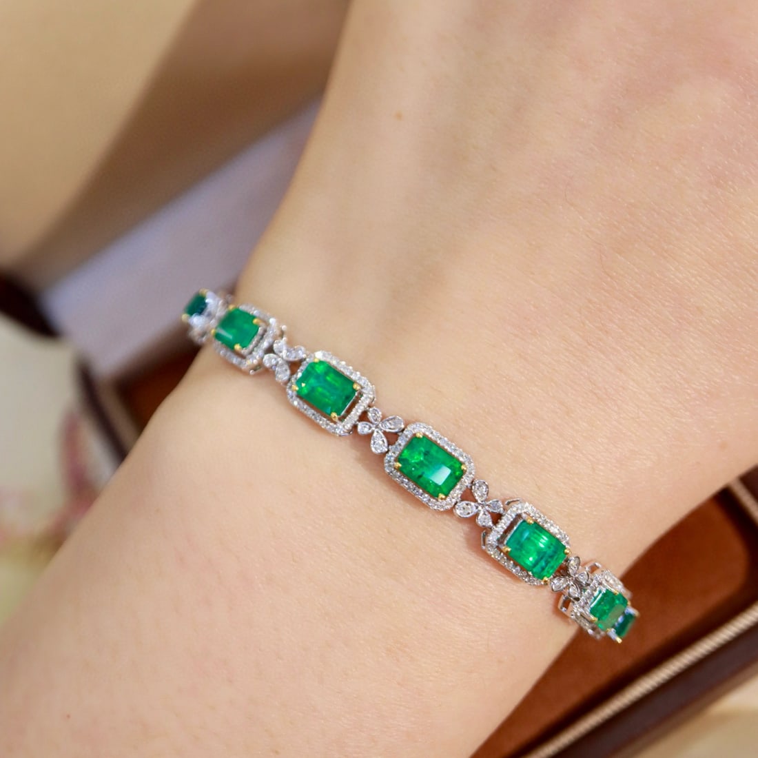 14k Gold 4.91 Ctw Natural Emerald & Diamond Bracelet - 5