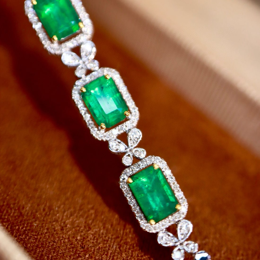14k Gold 4.91 Ctw Natural Emerald & Diamond Bracelet - 6