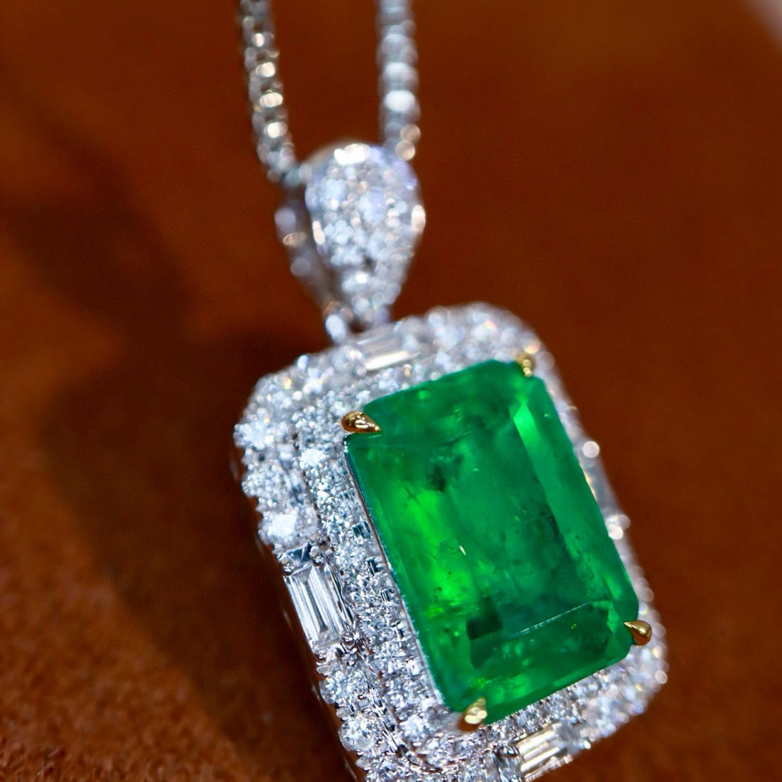 14k Gold 2.15 Ctw Vivid Green Natural Emerald & Diamond Pendant( Without Chain ) - 5