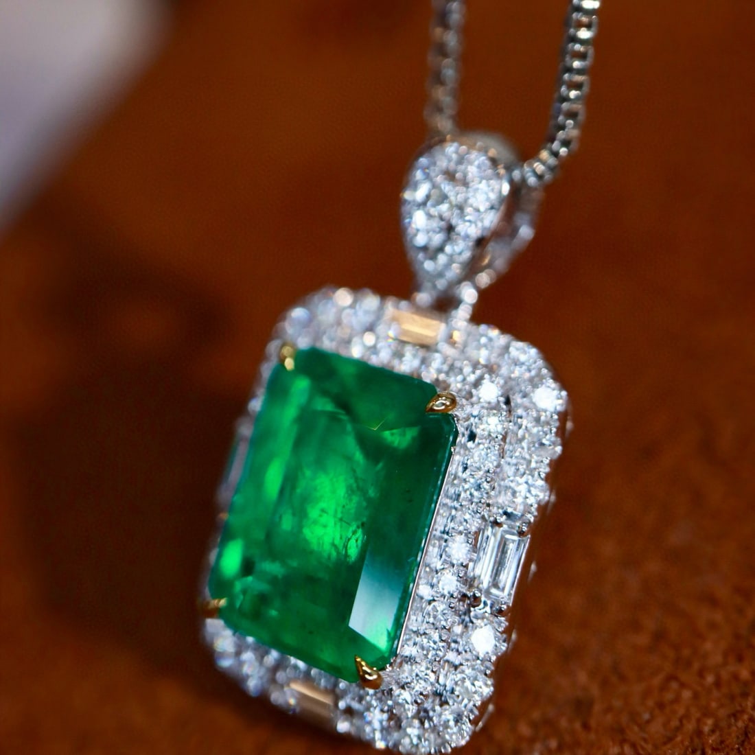 14k Gold 2.15 Ctw Vivid Green Natural Emerald & Diamond Pendant( Without Chain ) - 6