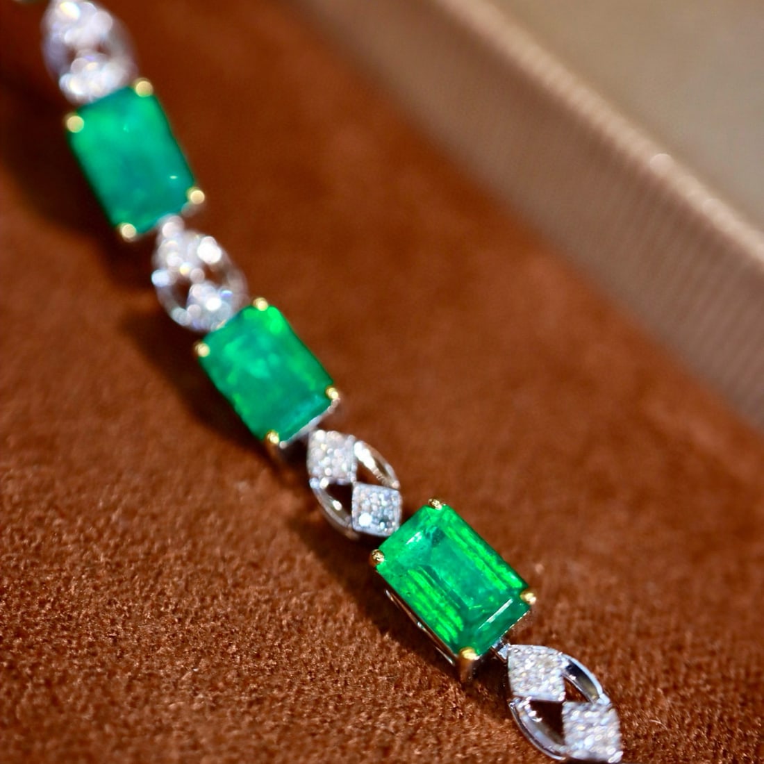 14k Gold 5.10 Ctw Natural Emerald & Diamond Bracelet - 3