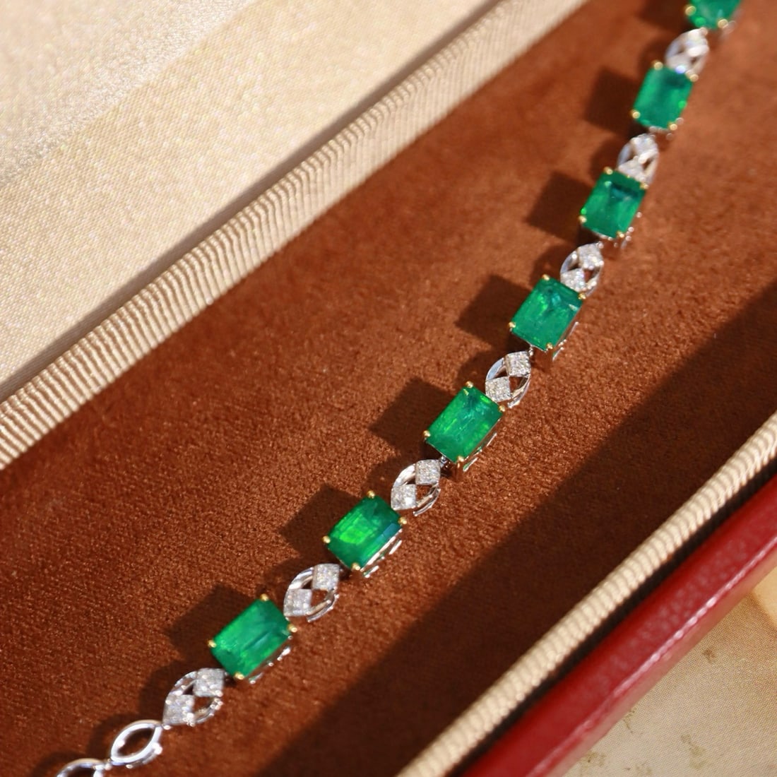 14k Gold 5.10 Ctw Natural Emerald & Diamond Bracelet - 4