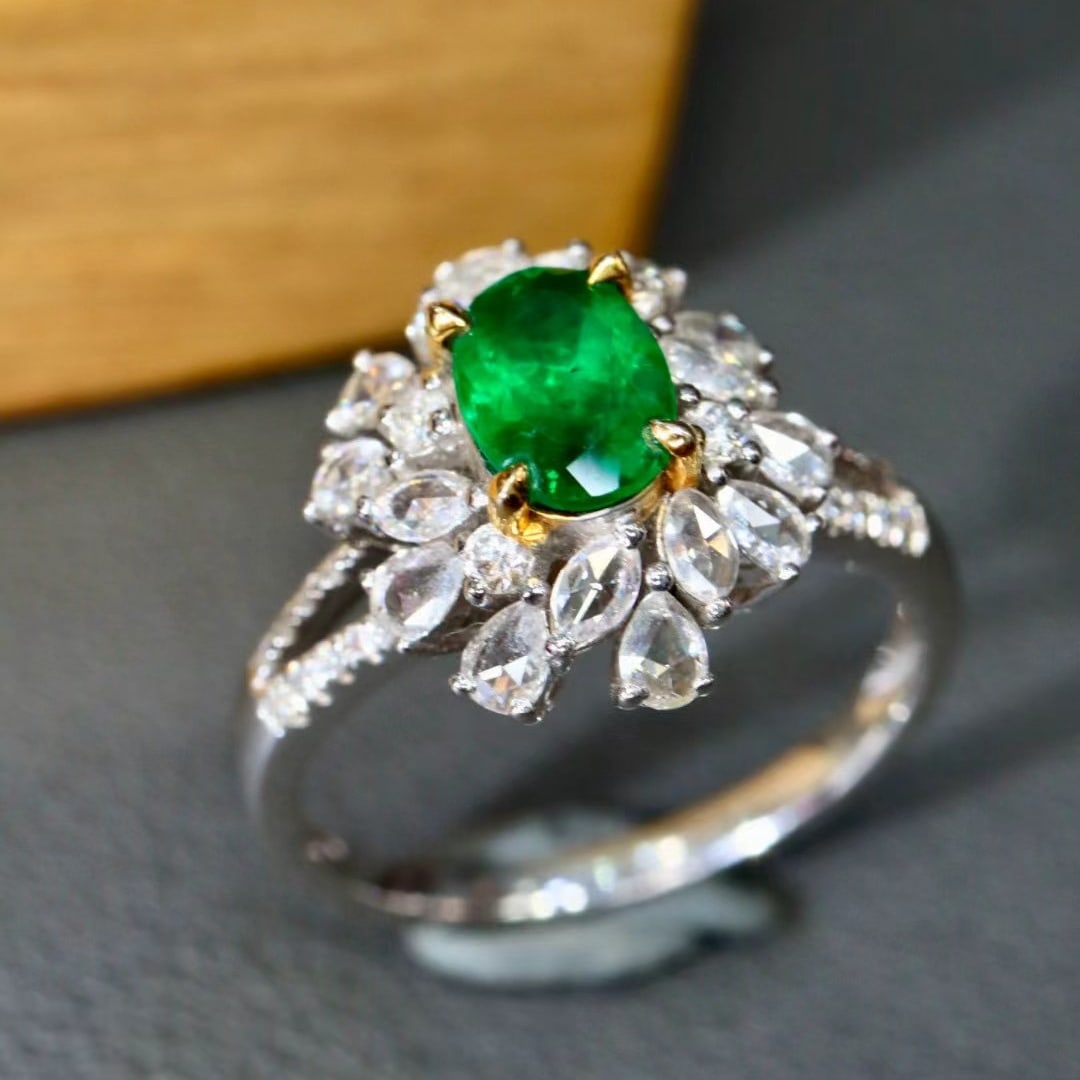 14k Gold 1.35 Ctw Vivid Green Natural Emerald & Diamond Ring - 2