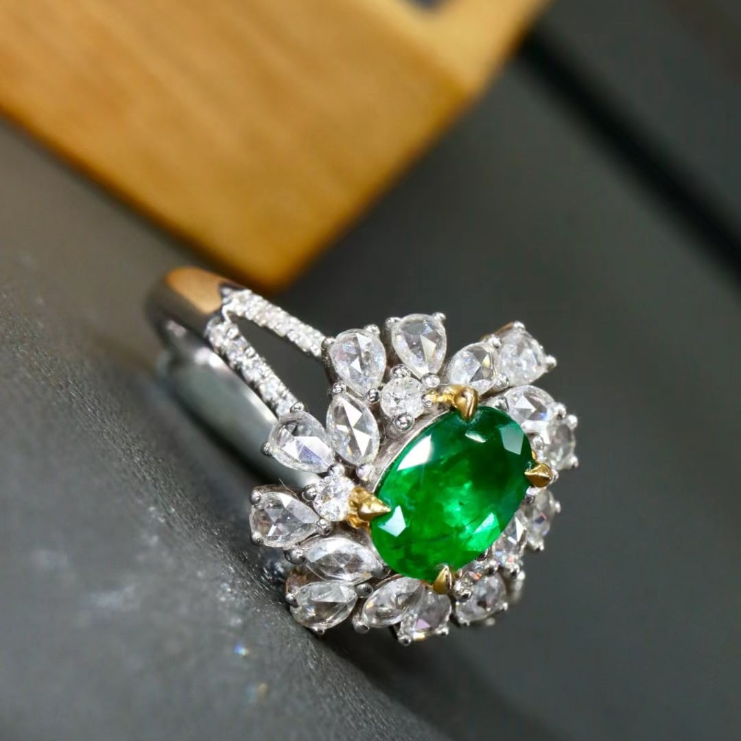 14k Gold 1.35 Ctw Vivid Green Natural Emerald & Diamond Ring - 3