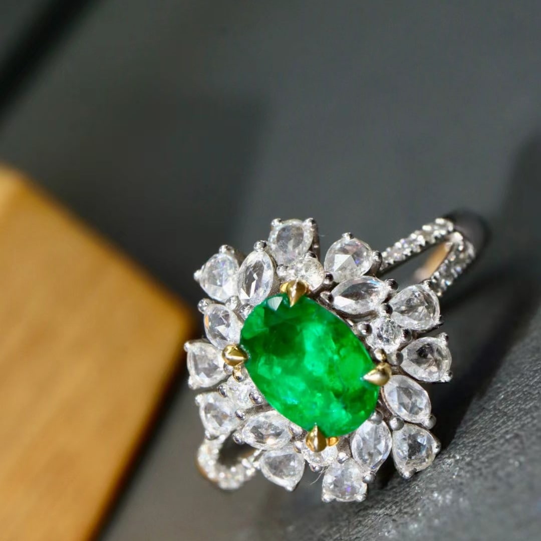14k Gold 1.35 Ctw Vivid Green Natural Emerald & Diamond Ring - 4
