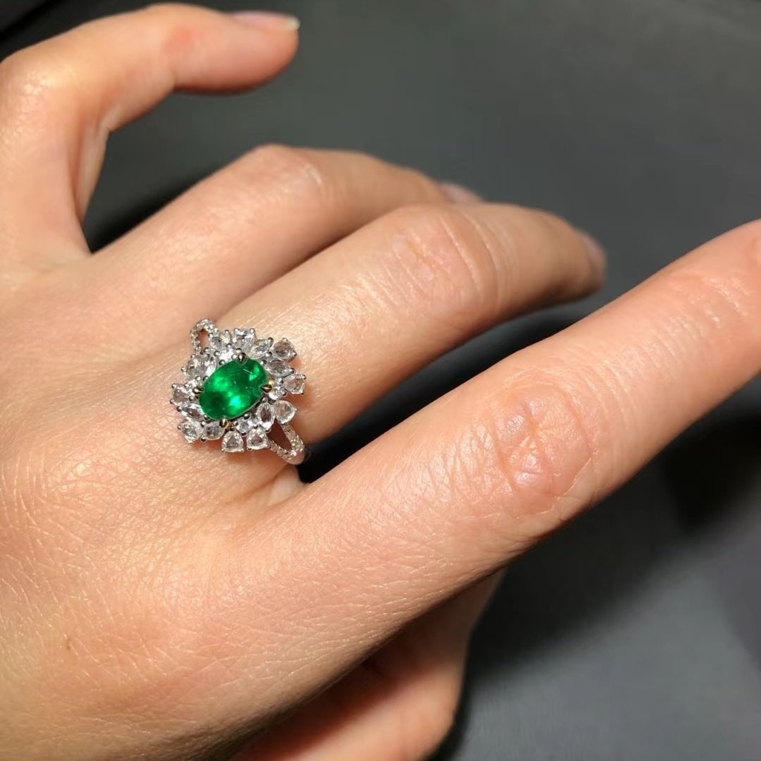 14k Gold 1.35 Ctw Vivid Green Natural Emerald & Diamond Ring - 5