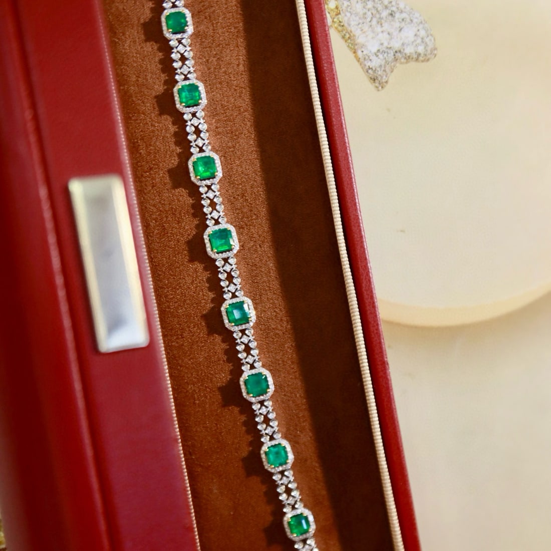 14k Gold 5.55 Ctw Natural Emerald & Diamond Bracelet - 2