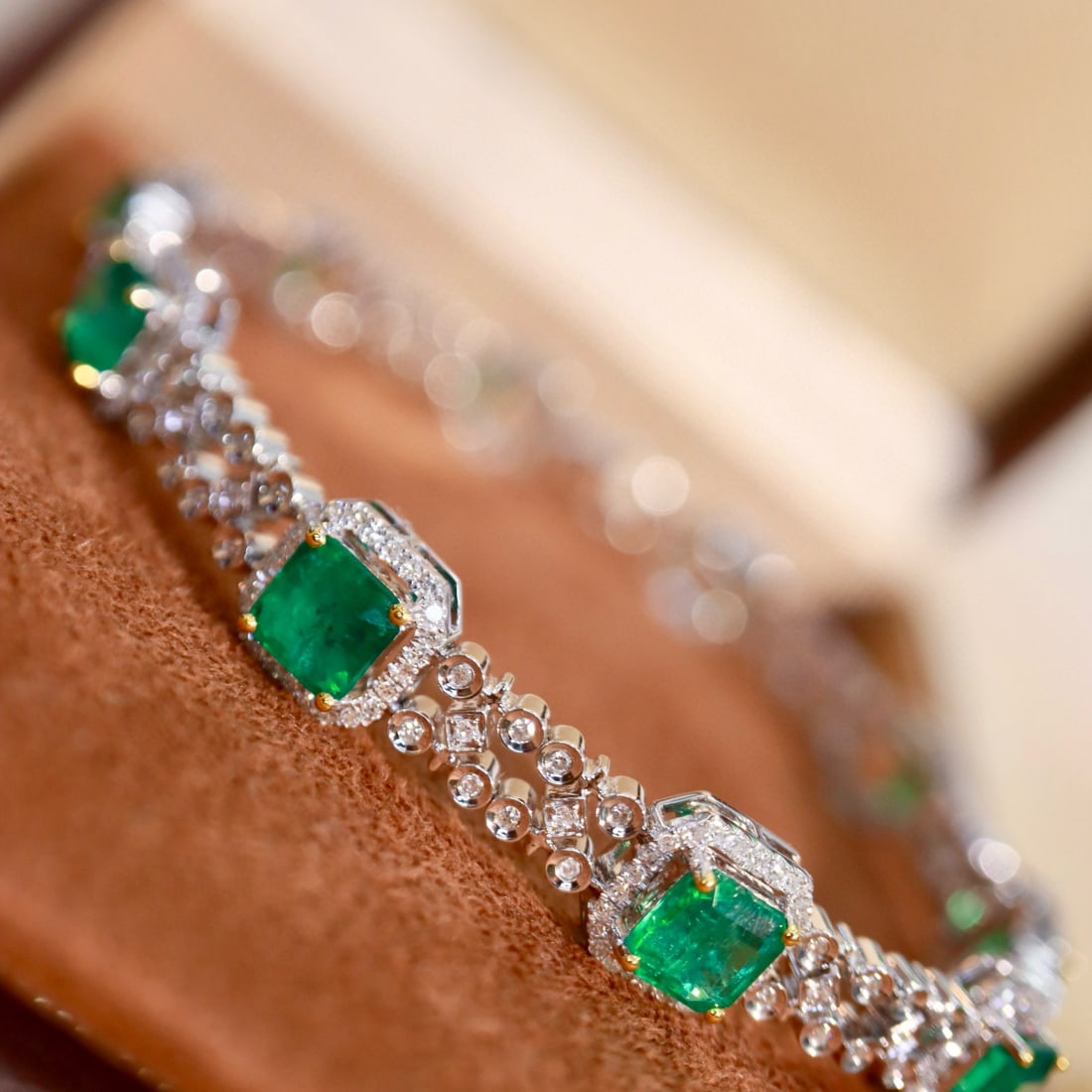 14k Gold 5.55 Ctw Natural Emerald & Diamond Bracelet - 3