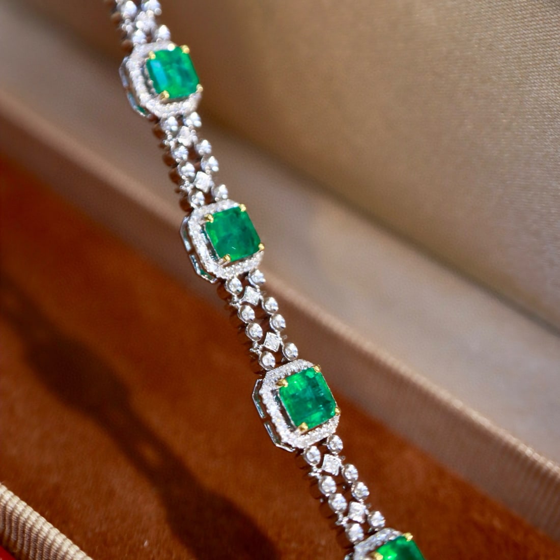 14k Gold 5.55 Ctw Natural Emerald & Diamond Bracelet - 8