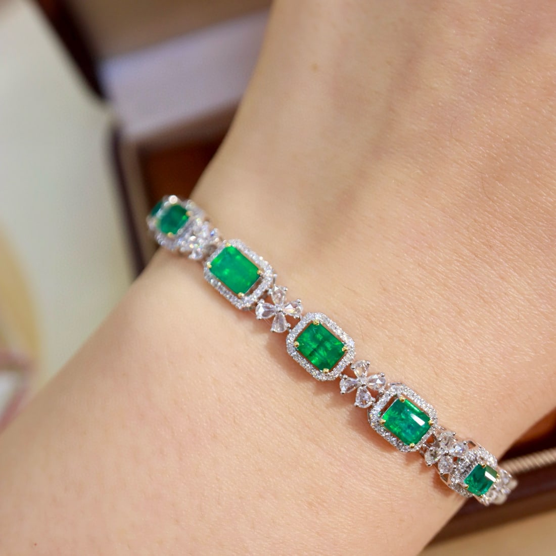 14k Gold 5.37 Ctw Vivid Green Natural Emerald & Diamond Bracelet - 5