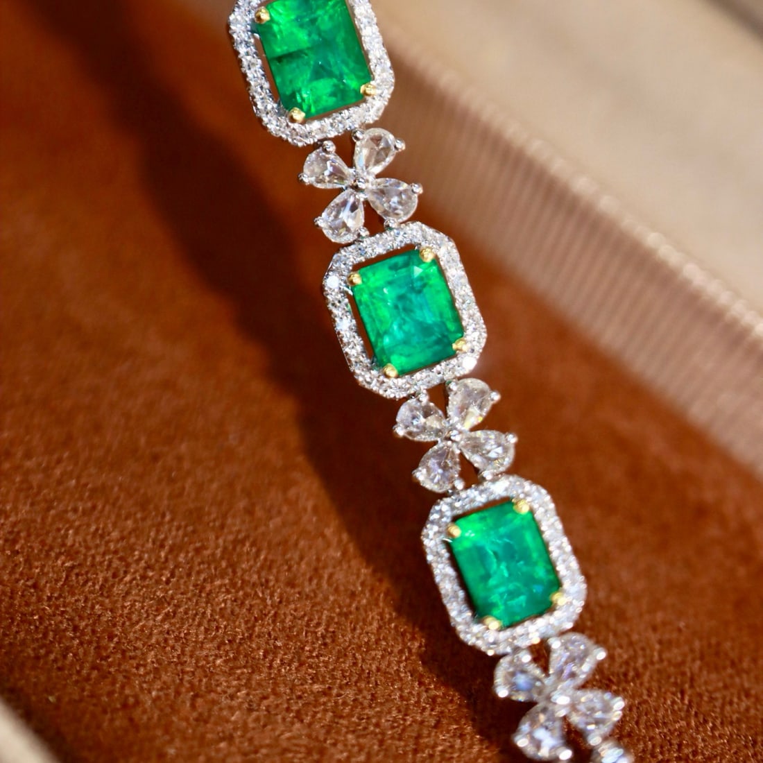14k Gold 5.37 Ctw Vivid Green Natural Emerald & Diamond Bracelet - 6