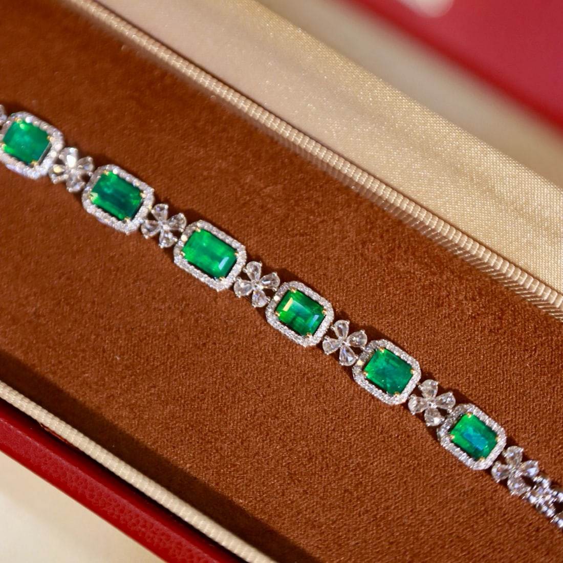 14k Gold 5.37 Ctw Vivid Green Natural Emerald & Diamond Bracelet - 8