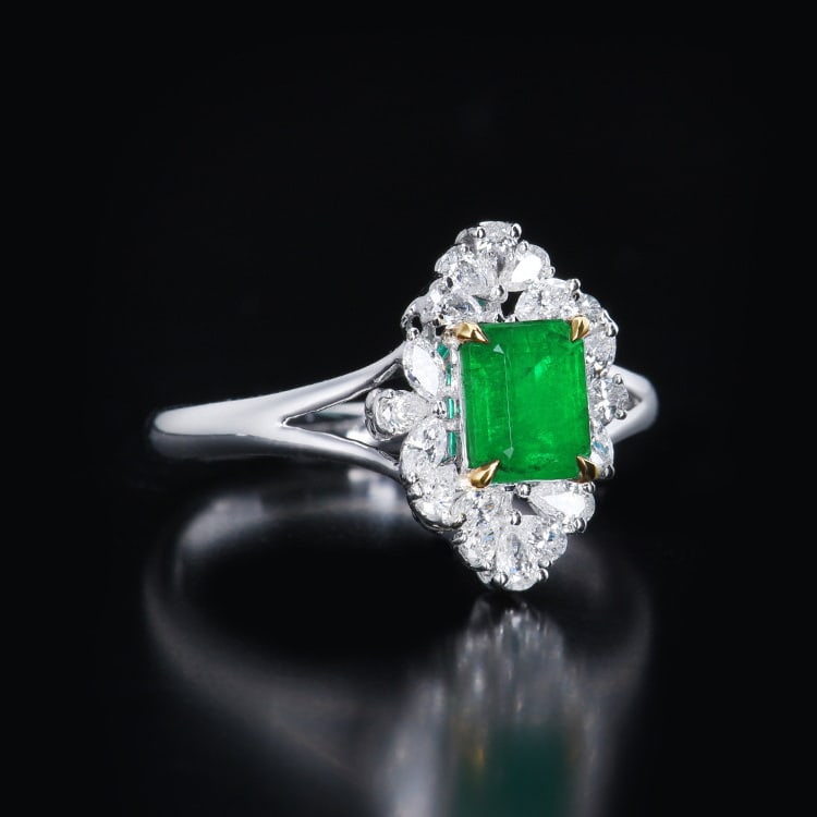 14k Gold 1.25 Ctw Vivid Green Natural Emerald & Diamond Ring - 2
