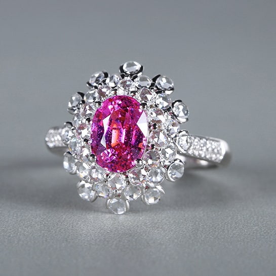 14k Gold 2.81 Ctw Natural Padparadscha Sapphire & Diamond Ring: Ref:230978344 // gold content:14k gold // ring size:7. 25us // // main gemstone:padparadscha sapphire // shape:oval // carat weight:2. 05ct // color:orangish pink // treatment:natural // // adjacent