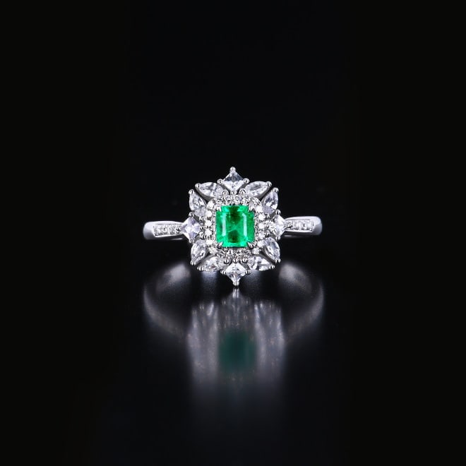 14k Gold 0.64 Ctw Vivid Green Natural Emerald & Diamond Ring: Ref:230978364 // gold content:14k gold // ring size:7. 25us // // main gemstone:emerald // shape:octagonal // carat weight:0. 5ct // color:vivid green // treatment:natural // // adjacent gemstone 2 :