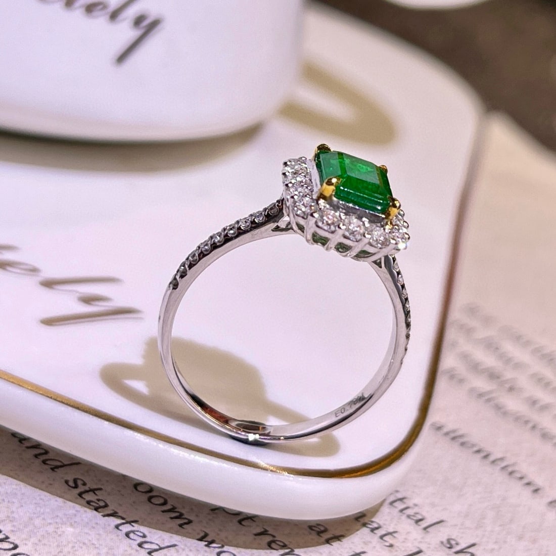 14k Gold 1.28 Ctw Vivid Green Natural Emerald & Diamond Ring - 3