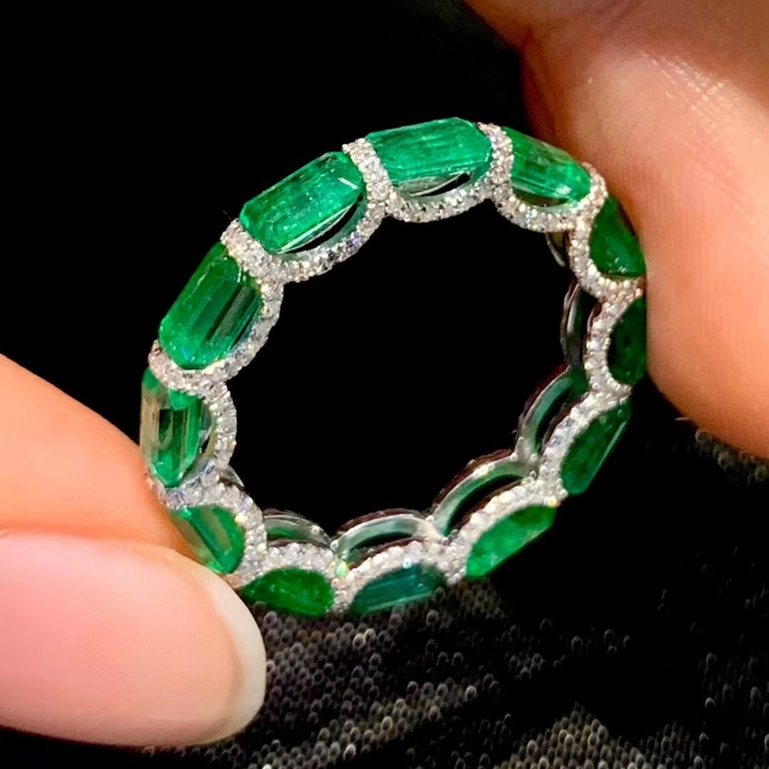 14k Gold 3.6 Ct Natural Emerald & Diamond Ring: Ref:230978414 // gold content:14k gold // ring size:7. 25us // // main gemstone:emerald // shape:octagonal // carat weight:3. 6ct // color:green // treatment:natural // // adjacent gemstone 2 :