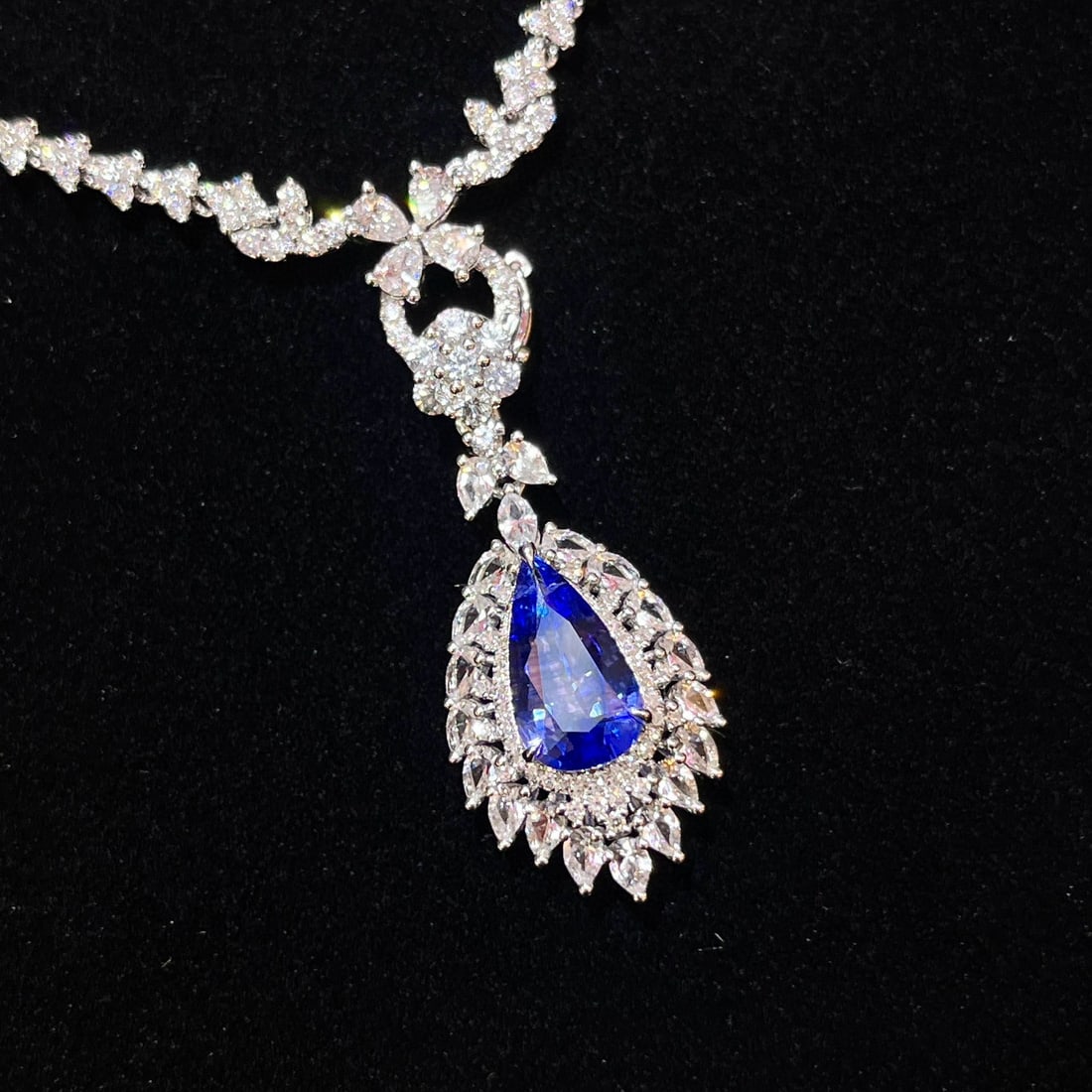 14k Gold 1.84 Ctw Natural Sapphire & Diamond Pendant( Without Chain ): Ref:230978419 // gold content:14k gold // main gemstone:sapphire // shape:pear // carat weight:1. 72ct // color:cornflower blue // treatment:natural // // adjacent gemstone 2 : diamond // shape:round