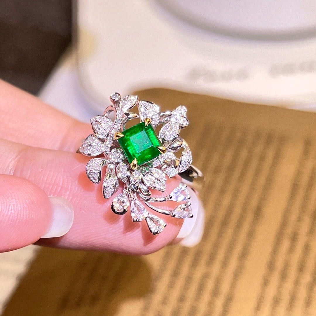14k Gold 0.95 Ctw Vivid Green Natural Emerald & Diamond Ring - 2