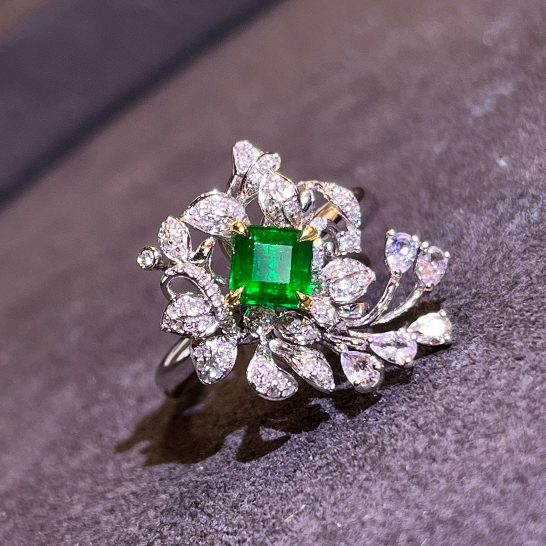 14k Gold 0.95 Ctw Vivid Green Natural Emerald & Diamond Ring - 6