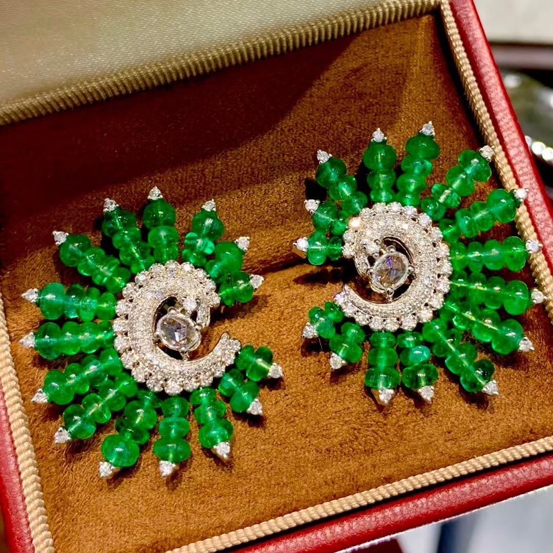14k Gold 22.65 Ct Vivid Green Natural Emerald & Diamond Earrings: Ref:230978424 // gold content:14k gold // main gemstone:emerald // shape:bead // carat weight:22. 65ct // color:vivid green // treatment:natural // // adjacent gemstone 2 : diamond // shape:round //