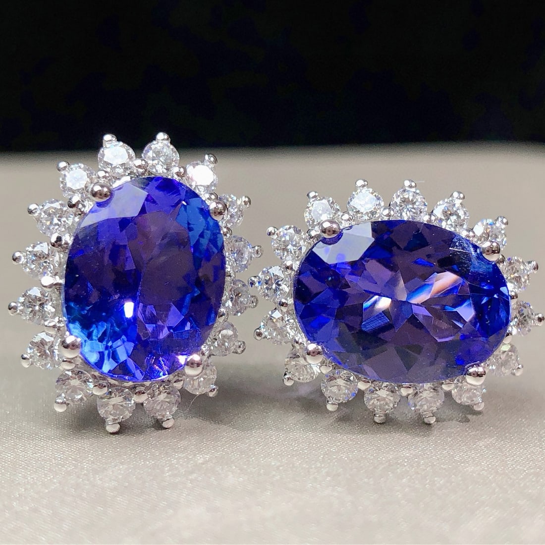 14k Gold 3.25 Ctw Natural Tanzanite & Diamond Earrings - 2