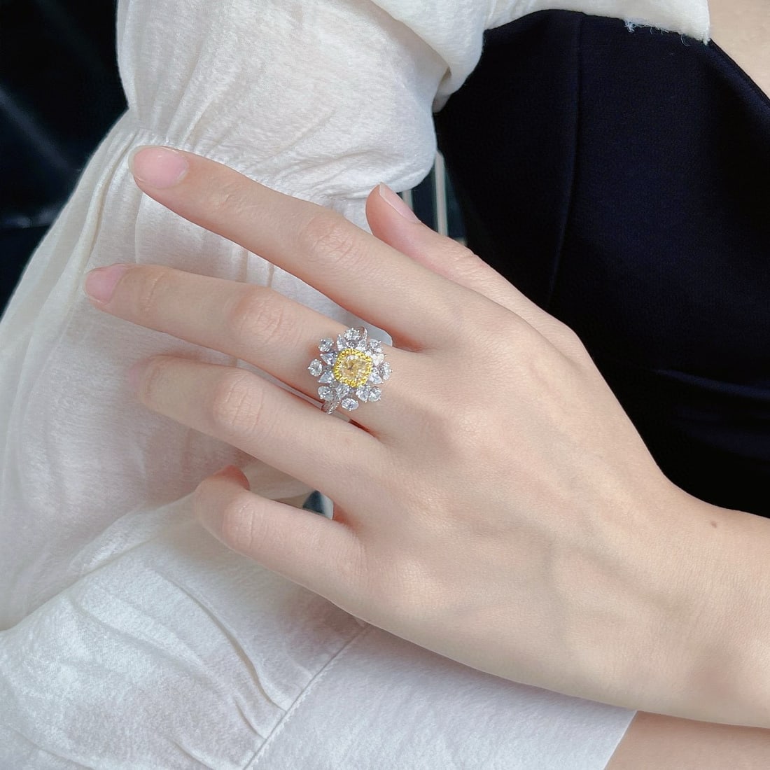 14k Gold 2.80 Ctw Natural Yellow Diamond & Diamond Ring - 4