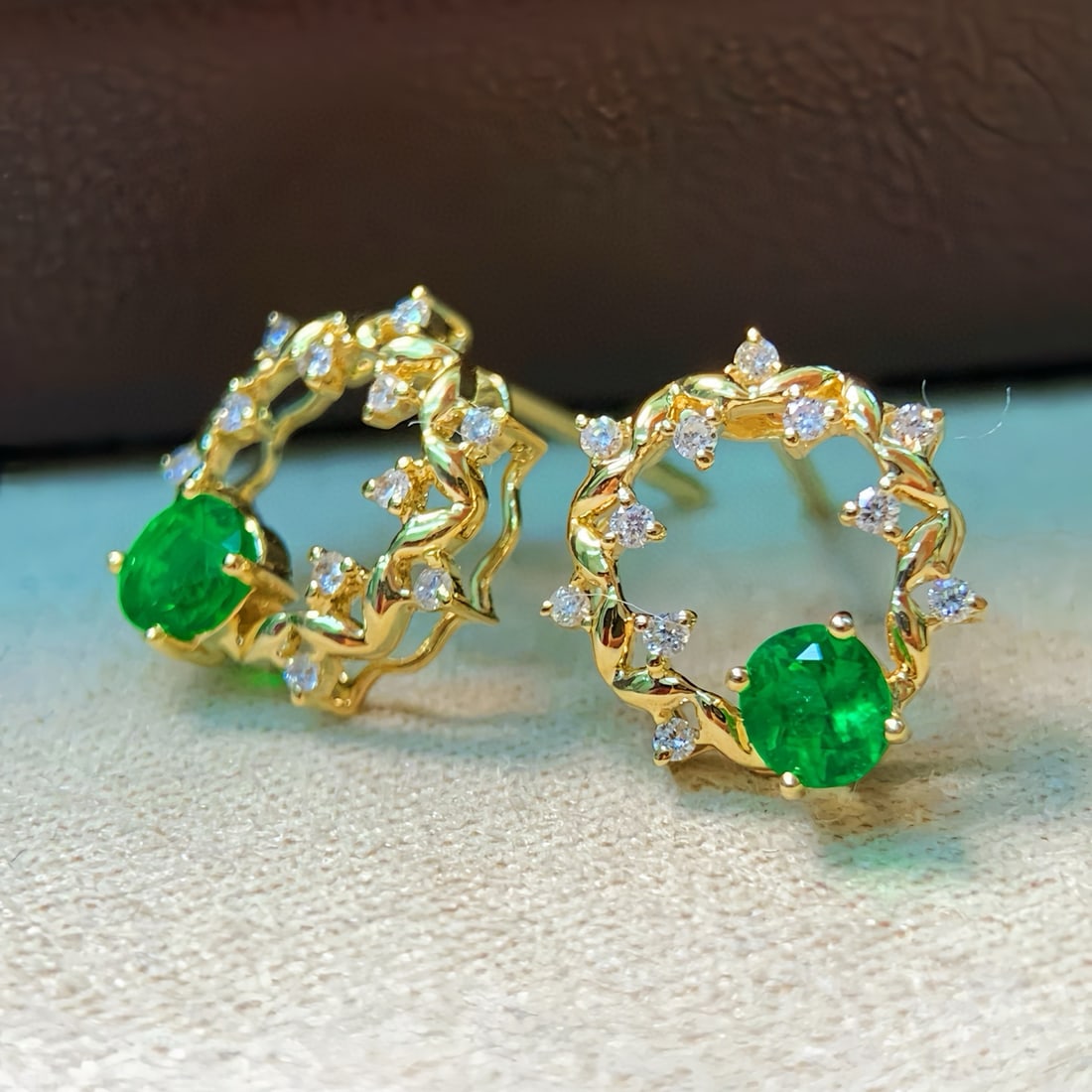 14k Gold 0.58 Ctw Vivid Green Natural Emerald & Diamond Earrings - 3