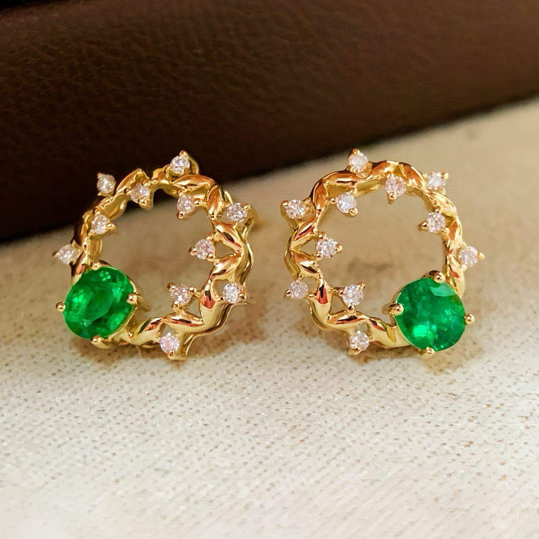 14k Gold 0.58 Ctw Vivid Green Natural Emerald & Diamond Earrings - 4